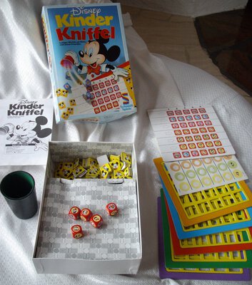 All details for the board game Yahtzee Jr. and similar games